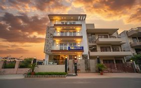 Fabhotel Emoji Stays